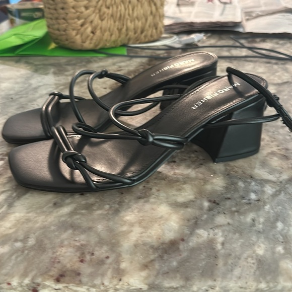 Marc Fisher black sandals 7.5 - Picture 2 of 4